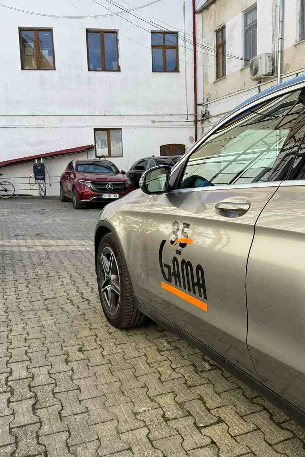 detaliu colantare auto gama sibiu folie aplicata profesional branding masina