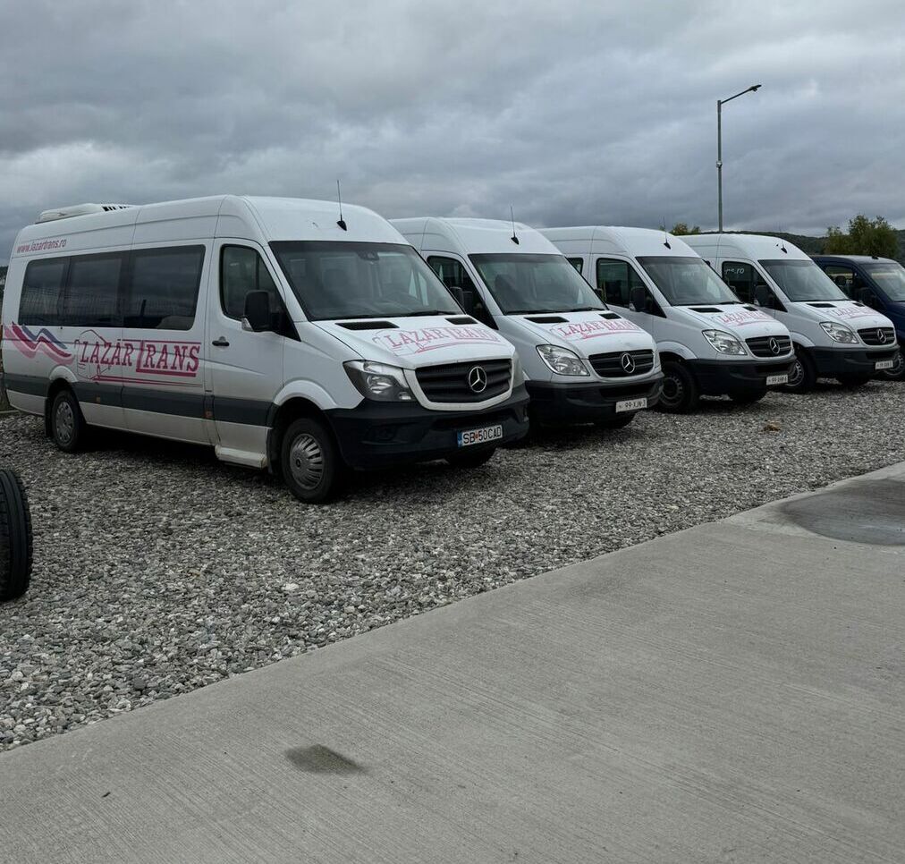 inscriptionare dube transport persoane sibiu pentru flota lazartrans branding auto profesional si impact vizual puternic colantare auto flota dube transport persoane sibiu lazartrans branding complet pentru vizibilitate maxima si imagine profesionala in trafic