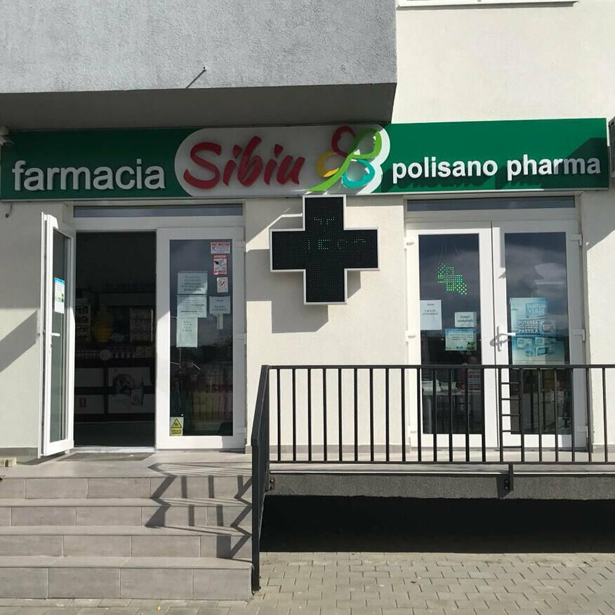 caseta luminoasa farmacie sibiu montata pe fatada pentru vizibilitate maxima si identificare rapida locatie