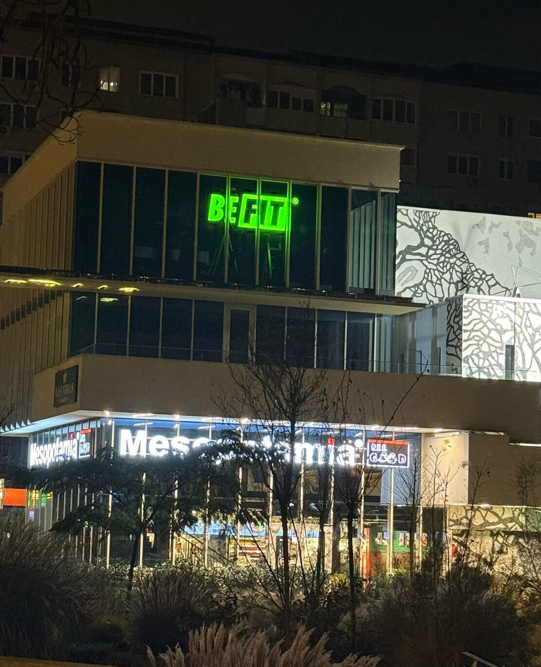 reclame luminoase sibiu vizibile noaptea litere volumetrice si sisteme led premium pentru complex comercial impact vizual maxim