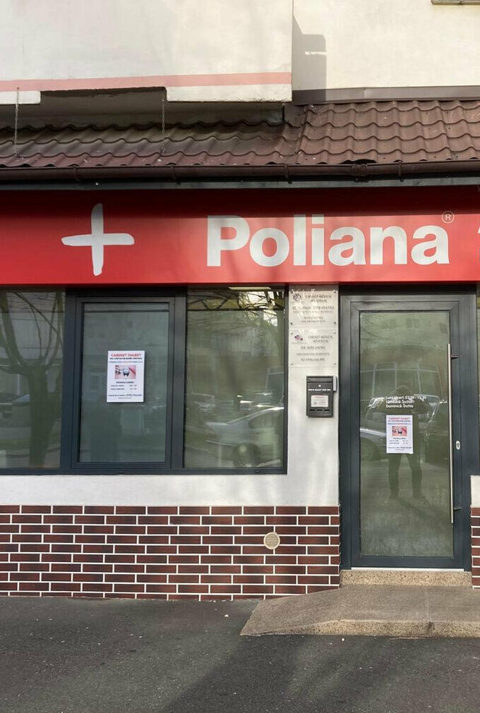 caseta luminoasa textila clinica sibiu montata pe fatada pentru analize medicale cu iluminare led uniforma