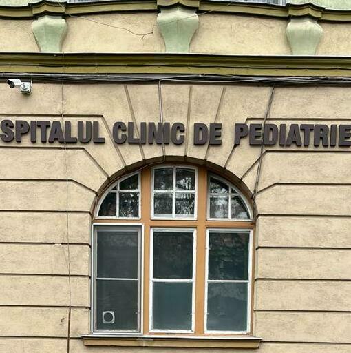 Producție publicitară exterioară realizată pentru Spitalul Clinic de Pediatrie din Sibiu, contribuind la promovarea eficientă și profesională a serviciilor medicale.