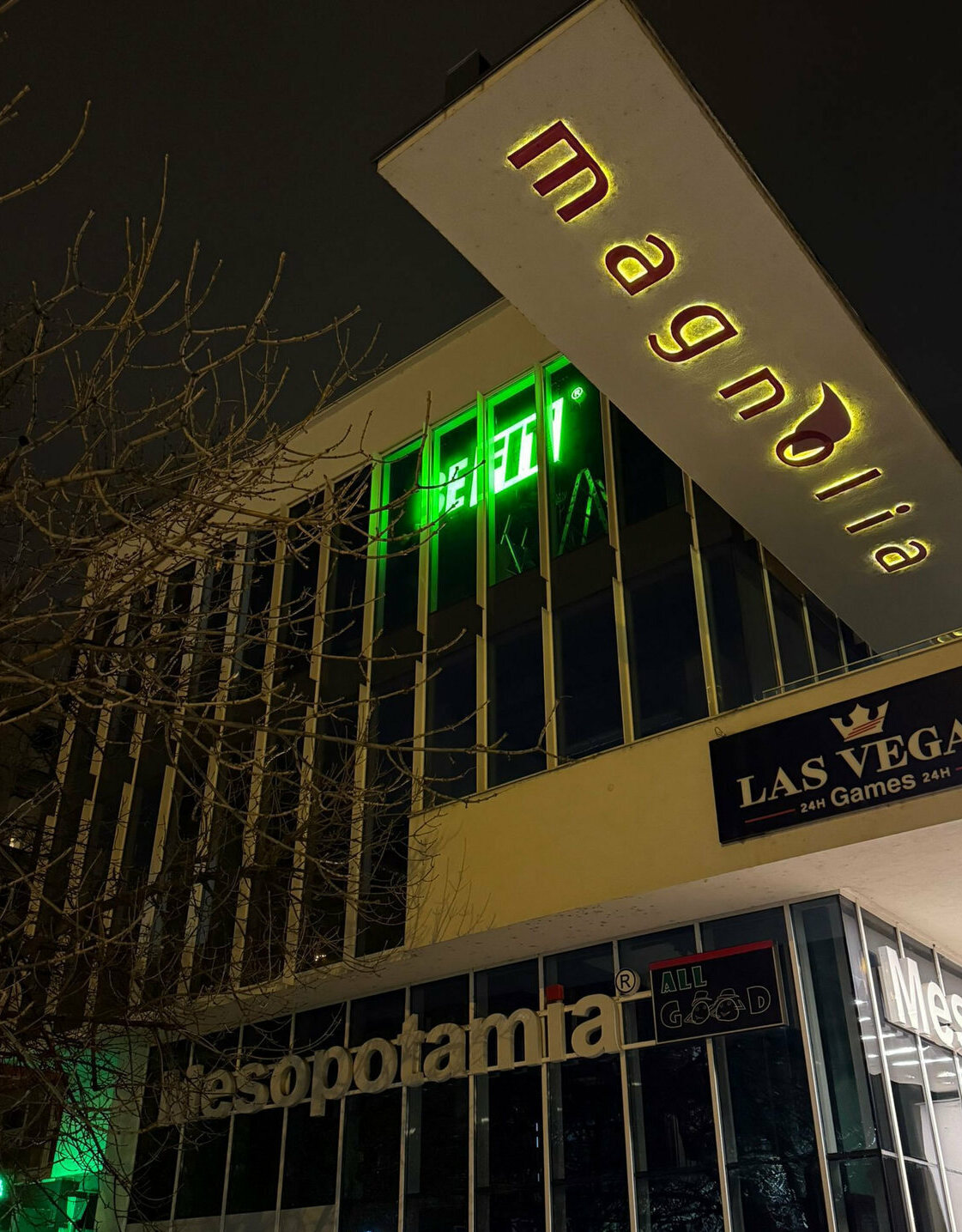 Firme luminoase Sibiu – reclame LED pe cladiri pentru vizibilitate nocturna maxima firme luminoase sibiu pe cladire comerciala vizibile noaptea cu iluminare led intensa si impact vizual mare