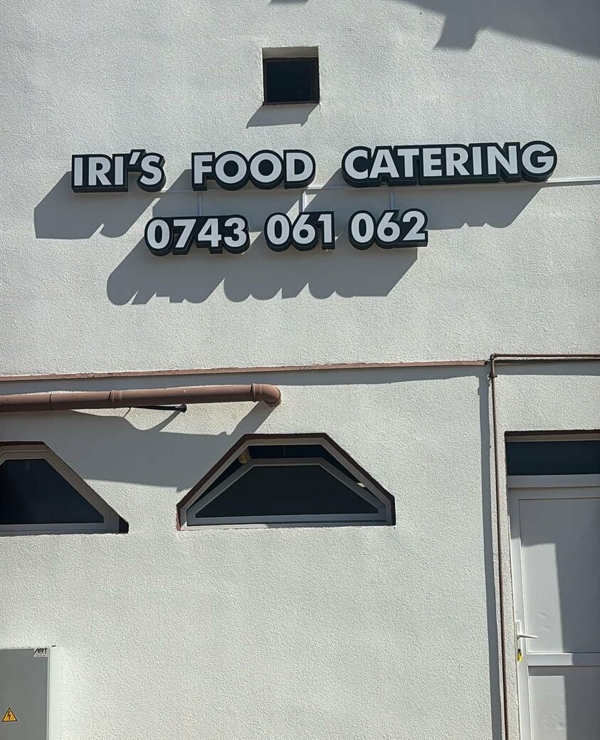 litere volumetrice sibiu luminoase pentru firma de catering design modern iluminare uniforma si vizibilitate excelenta pentru fatade de cladiri comerciale