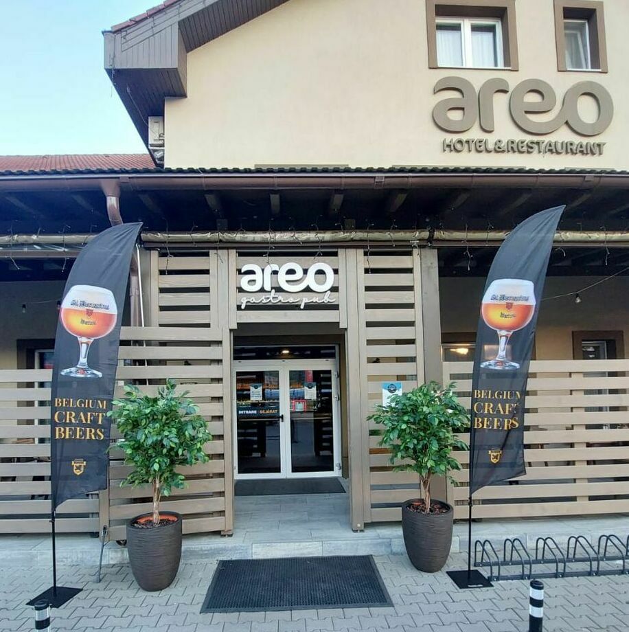Decorare cu folie sablată personalizată în birourile companiei Marquardt, adăugând un touch elegant și profesional în interiorul lor.