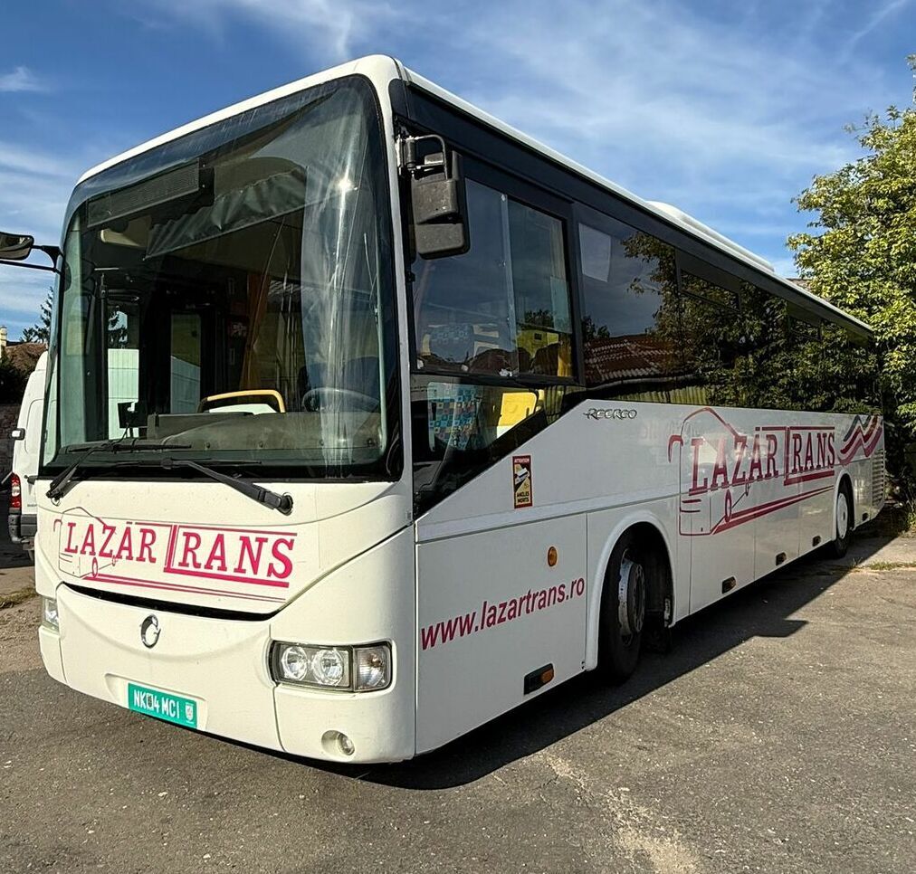 inscriptionare autocar sibiu pentru transport persoane branding vizibilitate maxima si promovare eficienta in trafic colantare auto autocar lateral transport persoane sibiu personalizare completa lazartrans pentru branding profesional si imagine premium