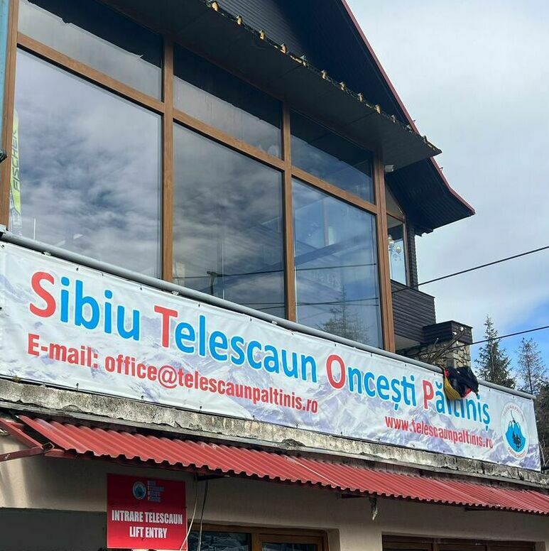 Servicii complete de producție publicitară și semnalistică pentru stațiunea Păltiniș, inclusiv bannere publicitare și panouri de orientare, pentru o promovare eficientă a atracțiilor turistice locale.