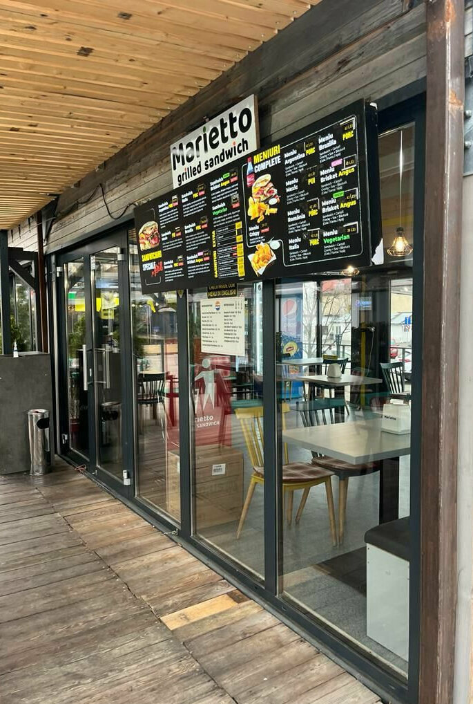 casete luminoase meniu led restaurant sibiu panouri afisaj interschimbabile pentru meniuri bar si fast food