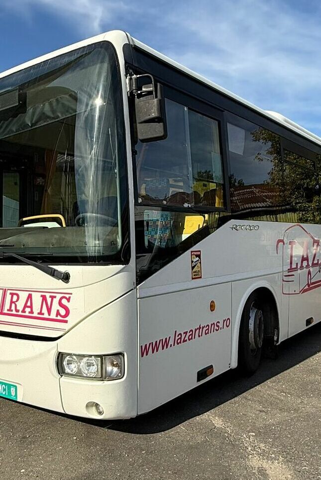 colantare auto autocar lateral transport persoane sibiu personalizare completa lazartrans pentru branding profesional si imagine premium