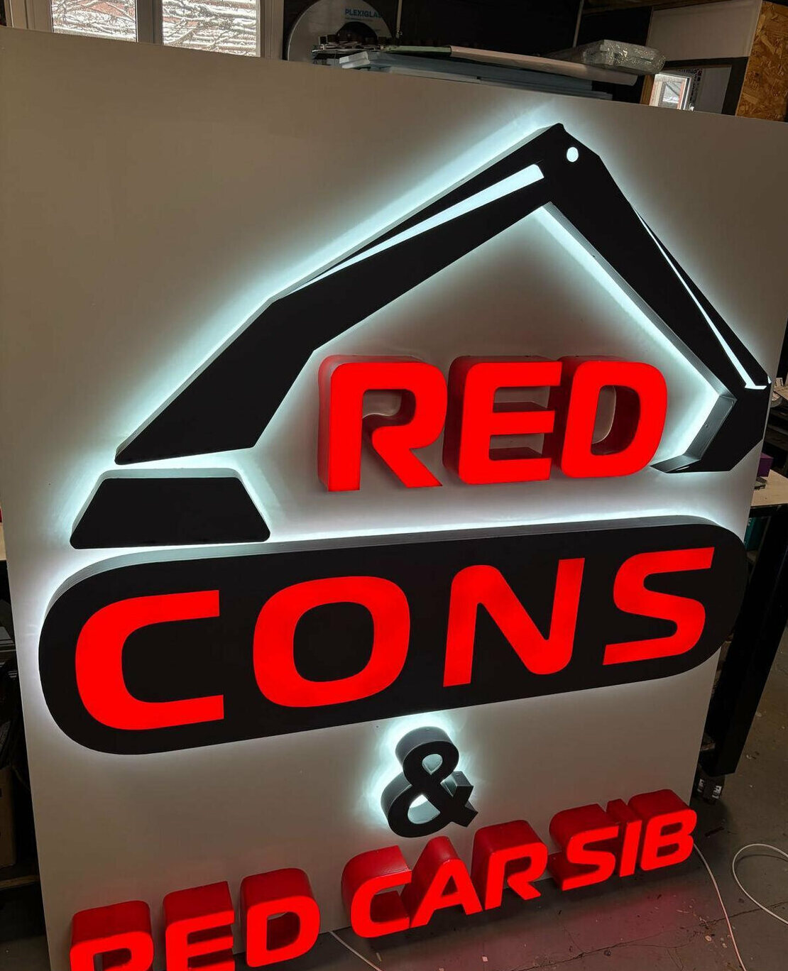 reclame luminoase sibiu firma luminoasa personalizata cu litere volumetrice led si iluminare premium pentru branding puternic