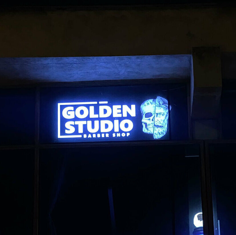caseta luminoasa salon tatuaje sibiu vizibila noaptea iluminare led reclama luminoasa exterior
