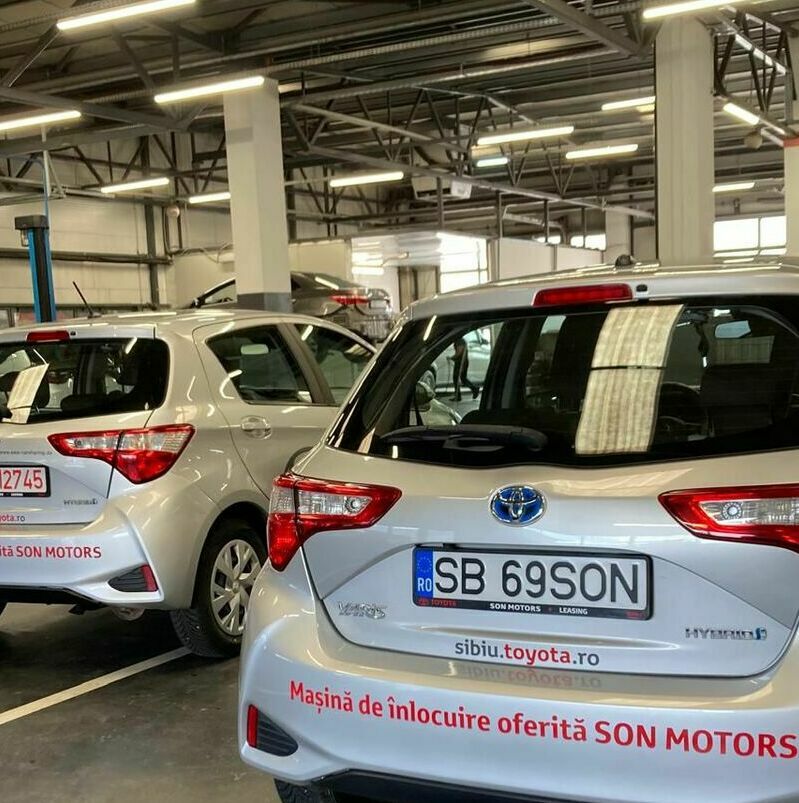 Inscripționare mașini pentru SON MOTORS Sibiu, grafică auto personalizată și aplicare profesională.