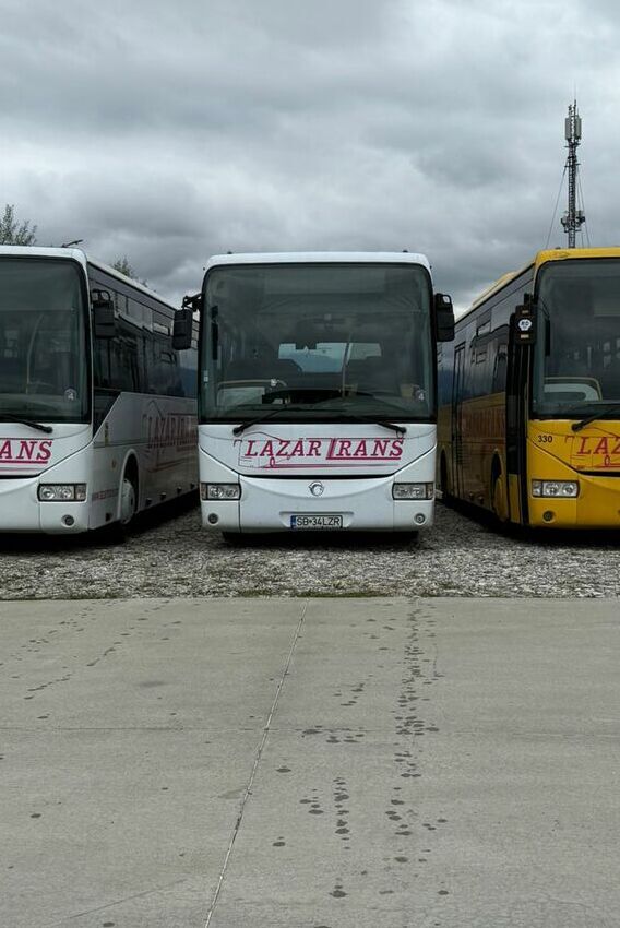 inscriptionare autobuze transport persoane sibiu pentru firma lazartrans branding profesional cu vizibilitate maxima si impact puternic in trafic
