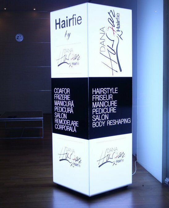 cub luminos sibiu realizat pentru salon de infrumusetare iluminare led uniforma pe toate fetele ideal pentru branding indoor si atragerea atentiei in spatii comerciale