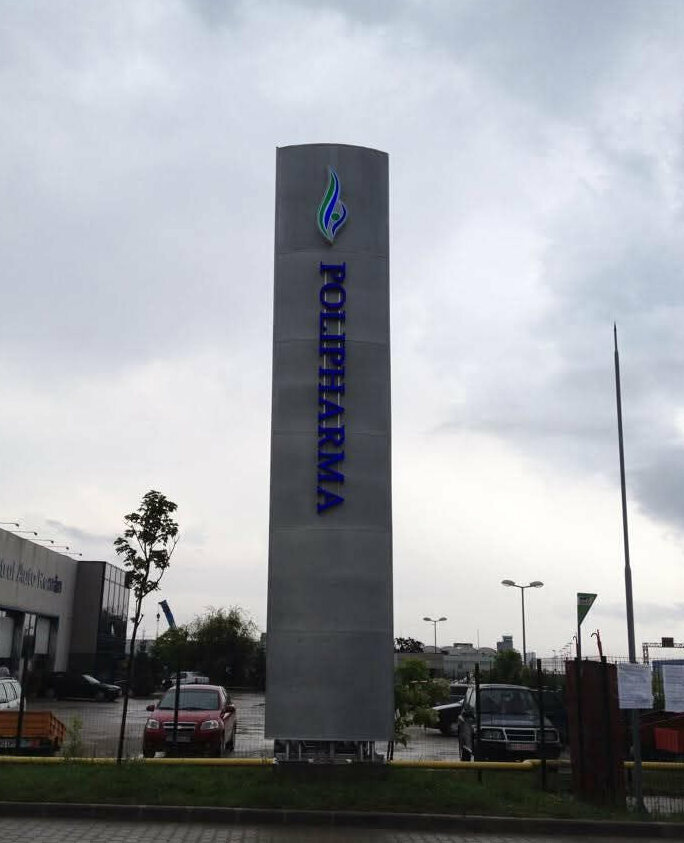 totem luminos sibiu polipharma litere volumetrice iluminare led proiect special dimensiuni mari