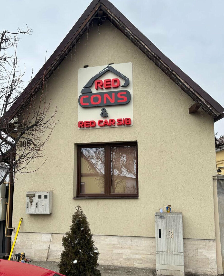 reclama luminoasa sibiu pentru firma de constructii caseta luminoasa cu litere volumetrice si logo relief pentru vizibilitate maxima