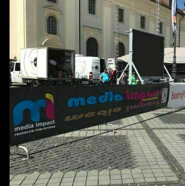 Banner publicitar cu design personalizat, imprimat și montat în diverse locații din Sibiu pentru maximă vizibilitate.