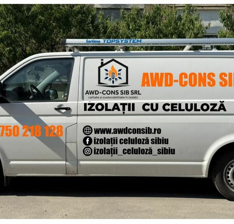 inscriptionare duba izolatii sibiu branding complet lateral cu impact vizual puternic si promovare eficienta servicii colantare auto lateral duba pentru firma izolatii din sibiu cu logo mare si date contact branding auto profesional pentru vizibilitate maxima