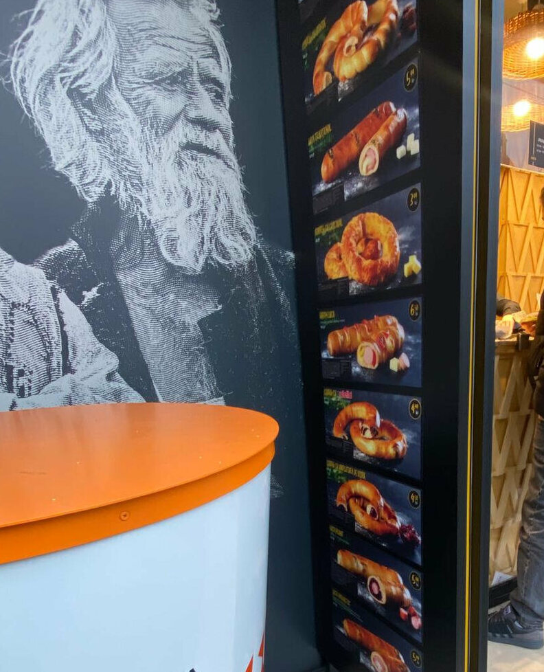 caseta luminoasa fata verso interior sibiu pentru meniu iluminat led utilizata in patiserie pentru vizibilitate maxima