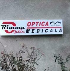 Producție și montaj profesionist de casetă luminoasă pentru magazinul de optică medicală din Sibiu, asigurând vizibilitate optimă și atracție vizuală în timpul zilei și nopții.
