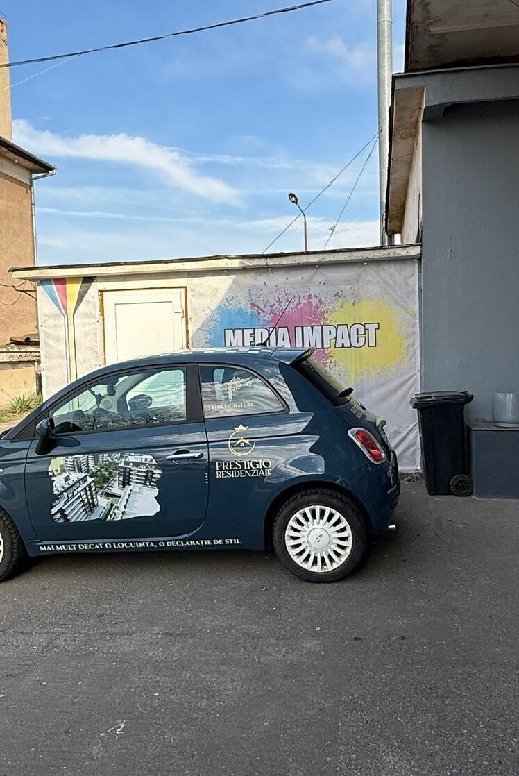 Reclama pe masina Sibiu realizata prin inscriptionare auto pentru RE/MAX, solutie eficienta de promovare locala pentru firme si servicii