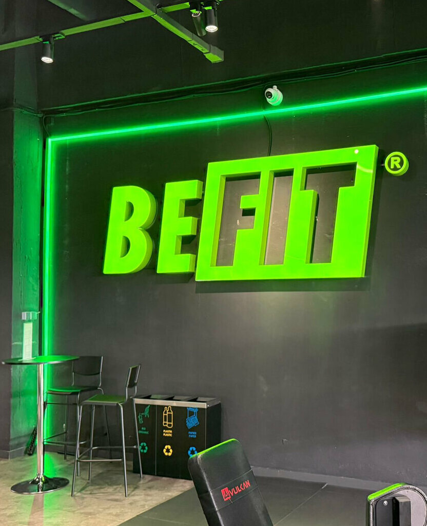 logo volumetric sibiu interior pentru sala fitness befit dimensiune 350cm iluminare led si materiale premium
