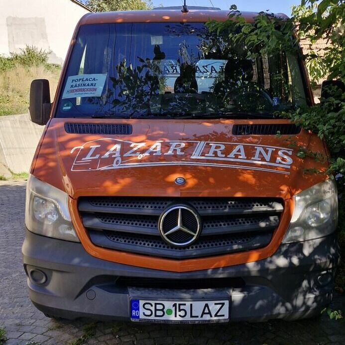 inscriptionare auto Sibiu lateral duba transport branding eficient pentru firme transport persoane si marfa inscriptionare laterala auto sibiu pentru duba transport lazartrans colantare profesionala cu grafica personalizata si vizibilitate maxima