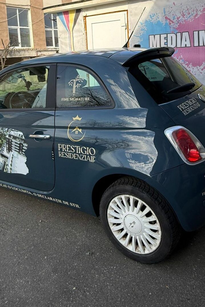 Personalizare auto Sibiu pentru masina agent imobiliar, colantare profesionala cu elemente grafice premium si impact vizual puternic