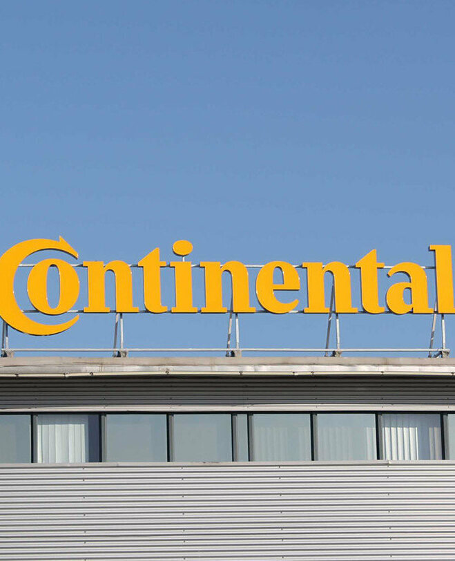 reclama luminoasa sibiu continental montaj pe cadru metalic hala industriala litere volumetrice