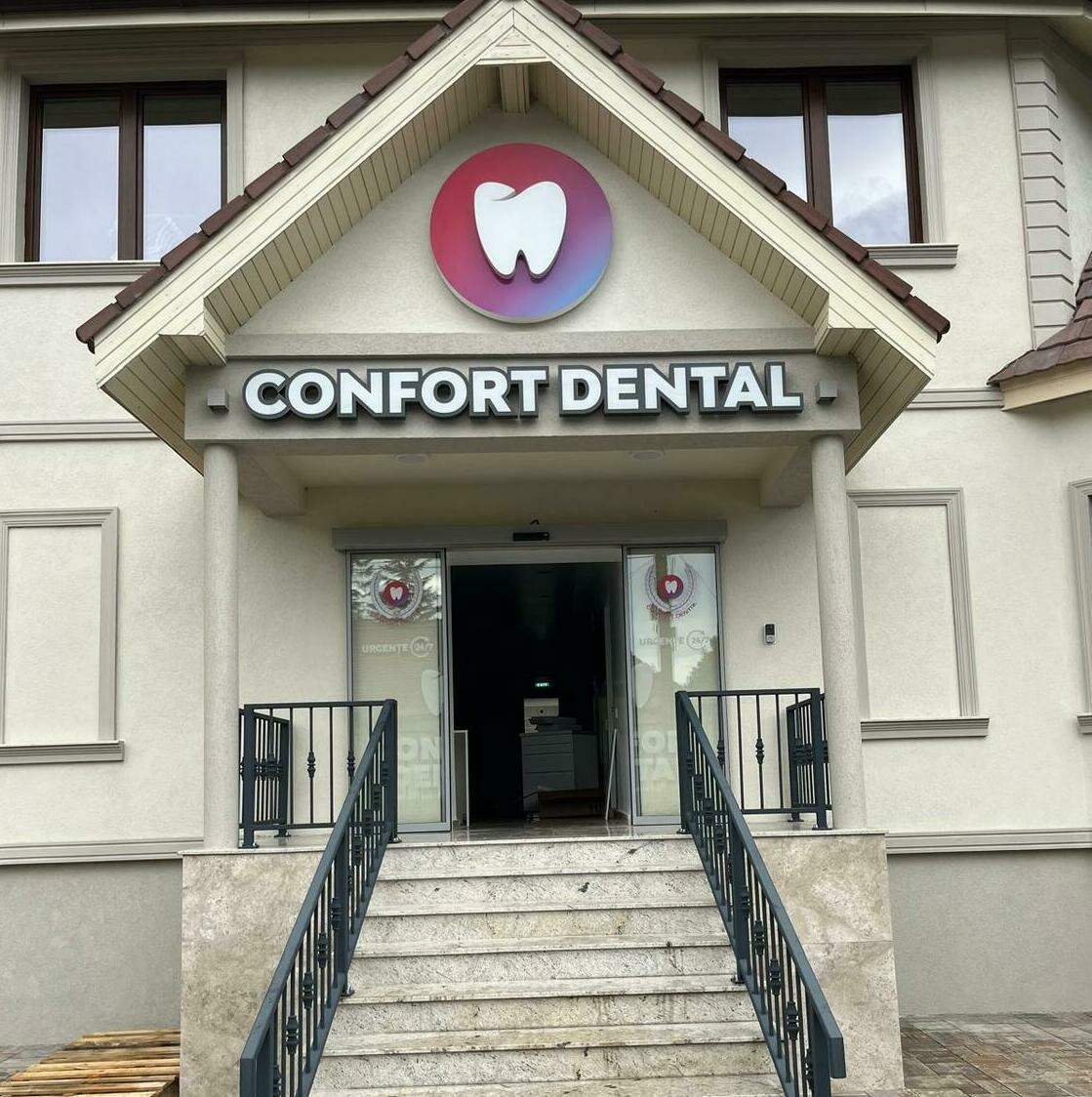 Decorare cu folie sablată personalizată în birourile companiei Marquardt, adăugând un touch elegant și profesional în interiorul lor.