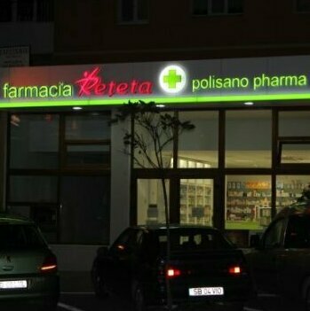 Realizare reclame luminoase personalizate pentru farmacii renumite din orașul Sibiu, cu design atrăgător și iluminare eficientă