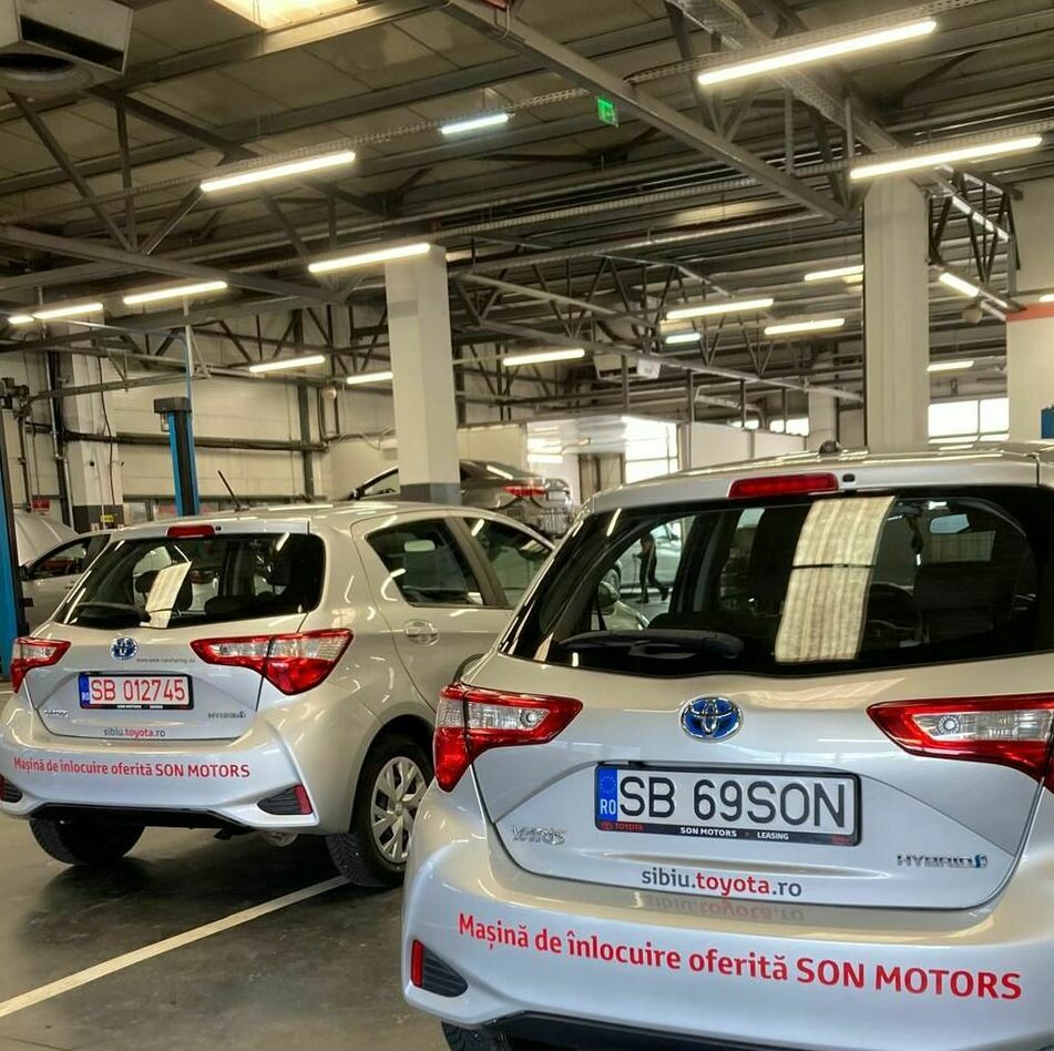 Inscripționare mașini pentru SON MOTORS Sibiu, grafică auto personalizată și aplicare profesională.