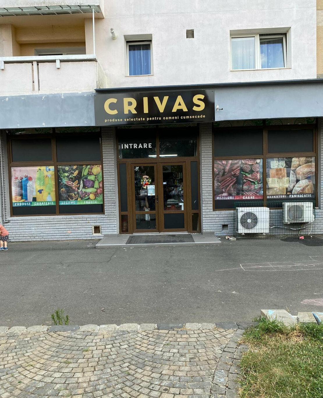 caseta luminoasa sibiu realizata pentru magazin alimentar crivas iluminare led uniforma vizibilitate crescuta zi si noapte productie si montaj profesional