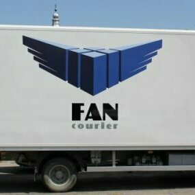 Inscripționare auto a camioanelor firmei de curierat FAN Courier