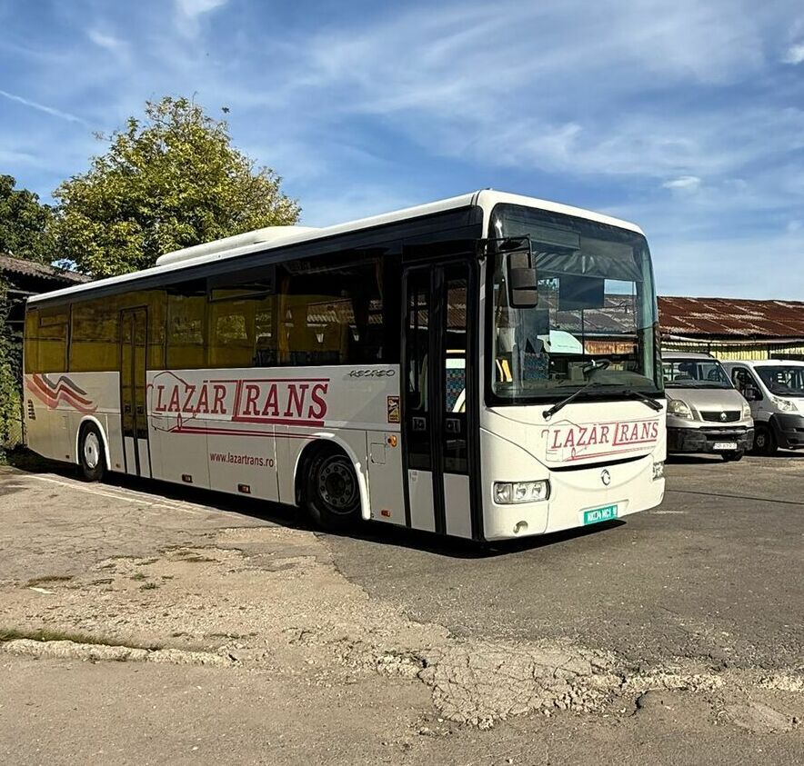 colantare autocar transport sibiu branding firma lazartrans pentru vizibilitate maxima si imagine profesionala in trafic inscriptionare auto autocar lazartrans sibiu parcare flota transport persoane branding profesional cu impact vizual si promovare eficienta