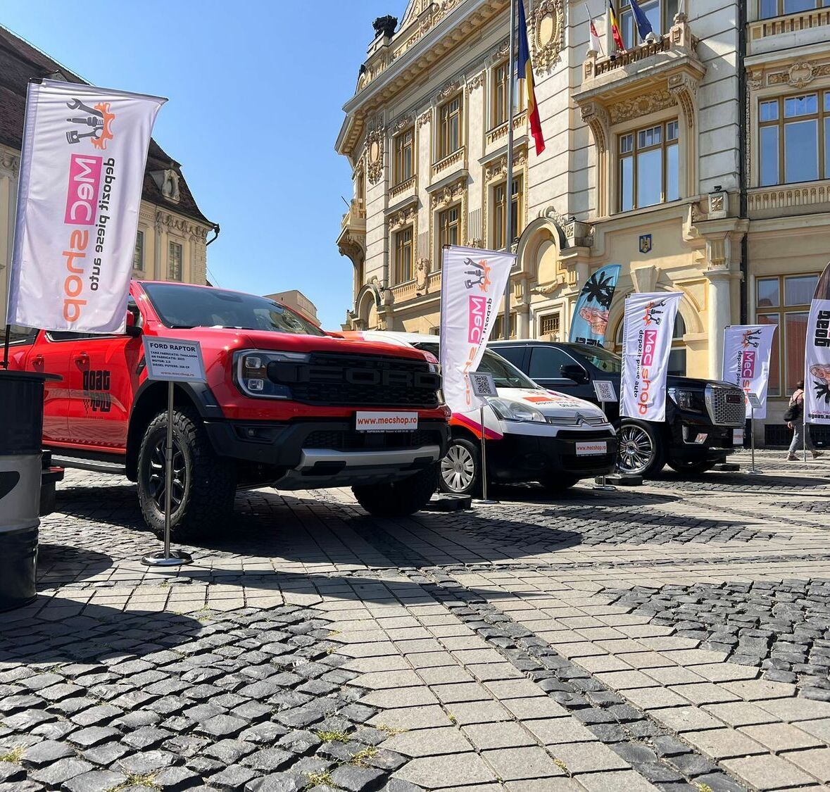 colantare masini eveniment sibiu cu grafica premium si impact vizual puternic pentru promovare eficienta branduri si servicii inscriptionare auto expozitie sibiu realizata pentru prezentare in centrul orasului cu branding profesional si vizibilitate maxima pentru public