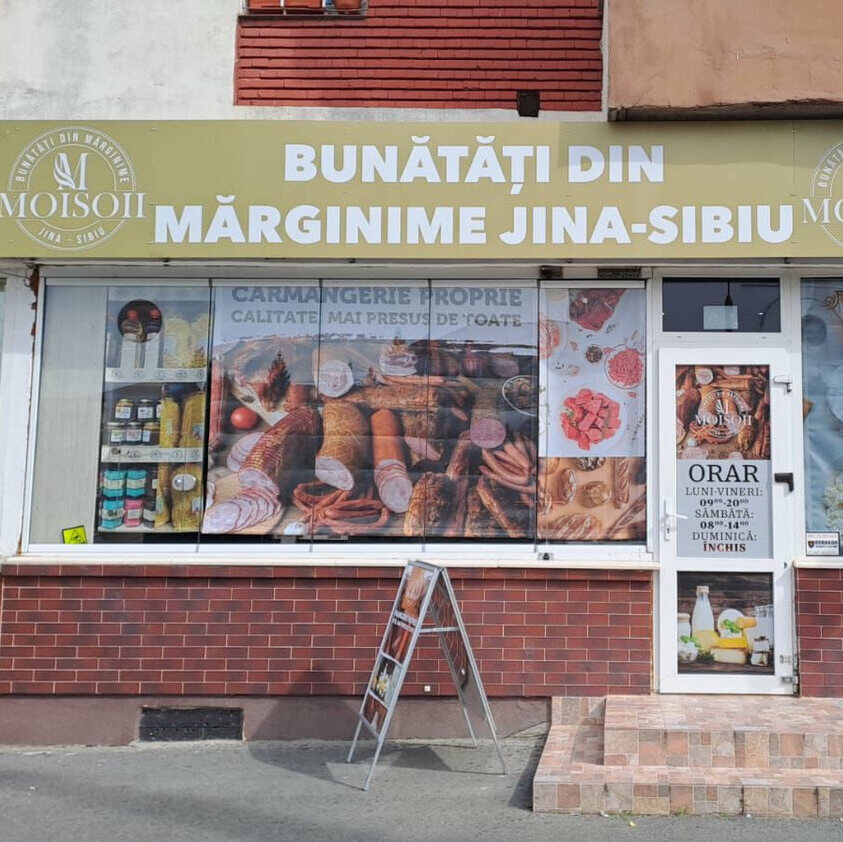 caseta luminoasa bond si plexiglas magazin sibiu montata pe fatada reclama luminoasa exterior spatiu comercial