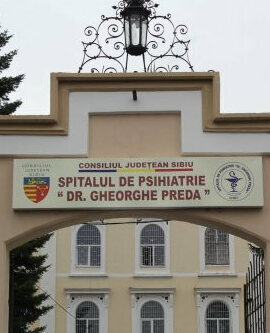 caseta luminoasa sibiu realizata pentru institutii publice vizibilitate ridicata si iluminare uniforma ideala pentru semnalistica exterioara durabila si usor de identificat