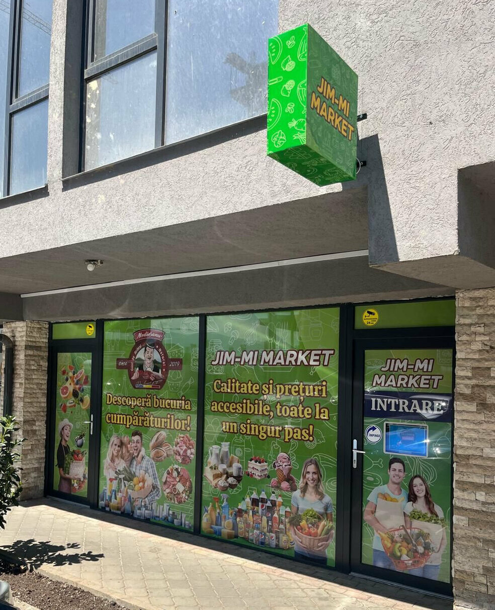 caseta luminoasa dubla fata sibiu pentru magazin alimentar amplasata in zona aglomerata vizibilitate maxima din ambele sensuri productie si montaj profesional