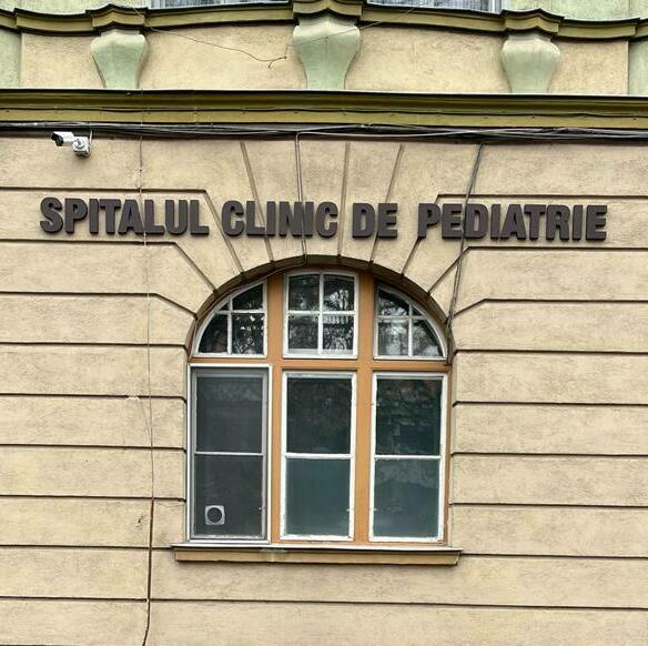 Producție publicitară exterioară realizată pentru Spitalul Clinic de Pediatrie din Sibiu, contribuind la promovarea eficientă și profesională a serviciilor medicale.