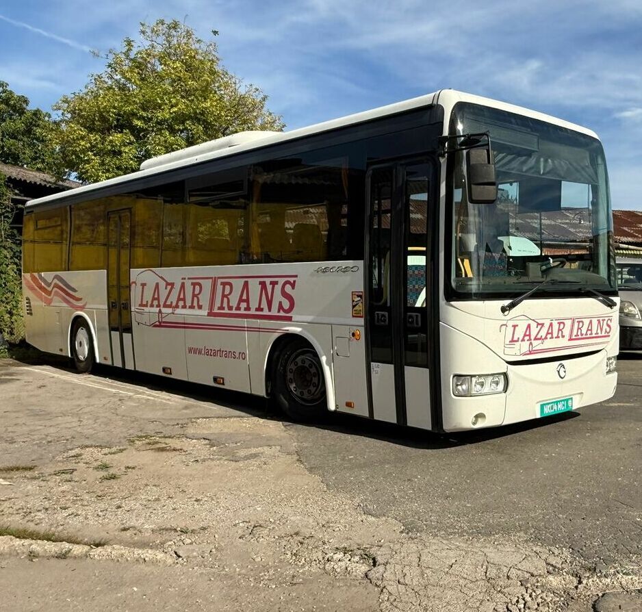 colantare autocar transport persoane sibiu pentru firma lazartrans branding premium si promovare eficienta servicii transport inscriptionare auto autocar transport persoane sibiu branding profesional lazartrans cu impact vizual puternic si vizibilitate maxima in trafic