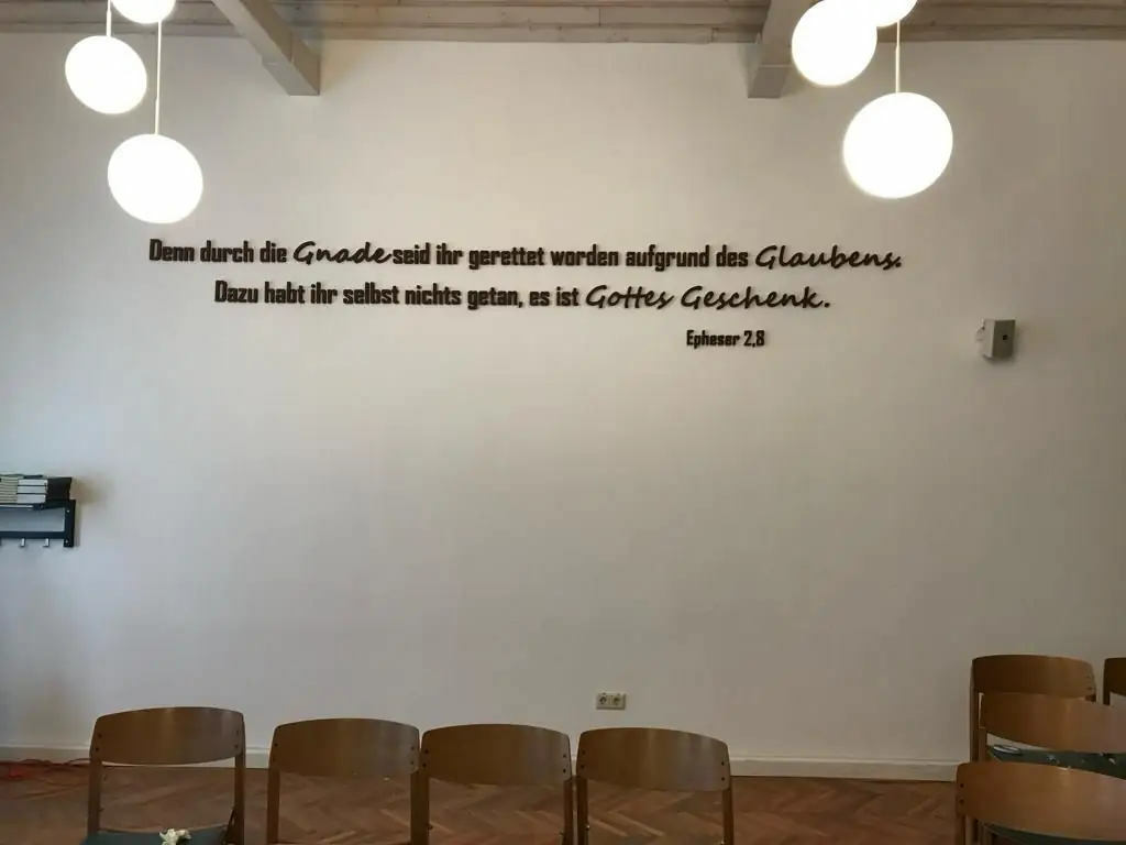 Litere volumetrice decorative Sibiu pentru institut, text 3D montat pe perete interior