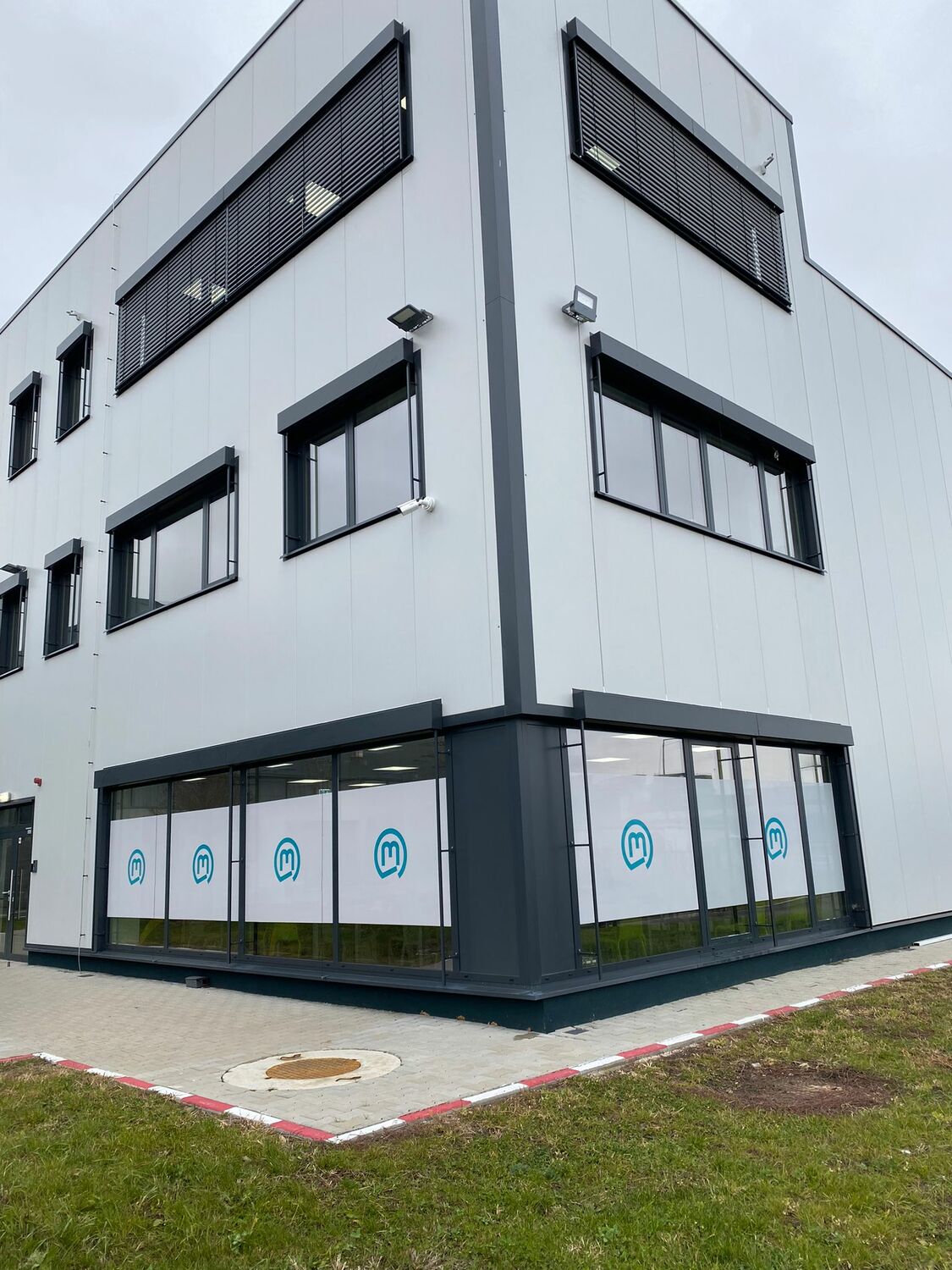 <span style="font-weight: bold;">Window Graphic</span><br>