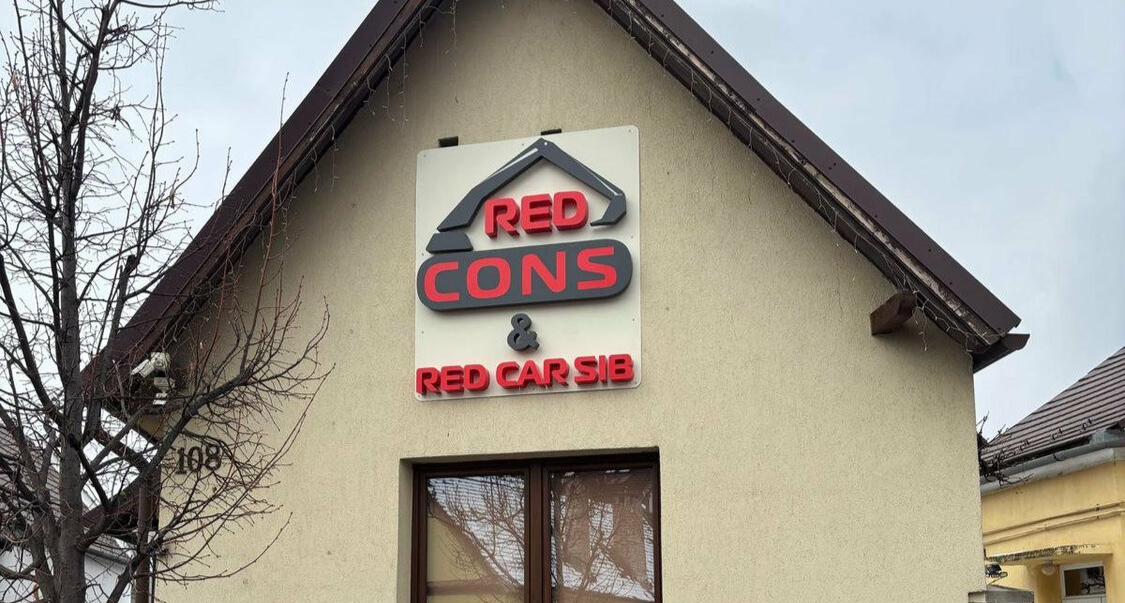 litere volumetrice luminoase sibiu realizate pentru firma RED CONS cu iluminare LED si montaj pe fatada cladire