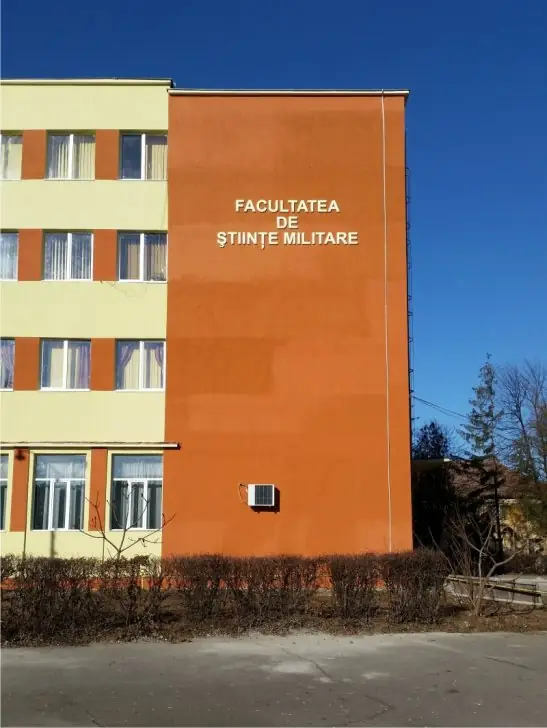 Litere volumetrice luminoase Sibiu realizate pentru Fortele Terestre, semnalistica 3D pentru cladire institutionala militara