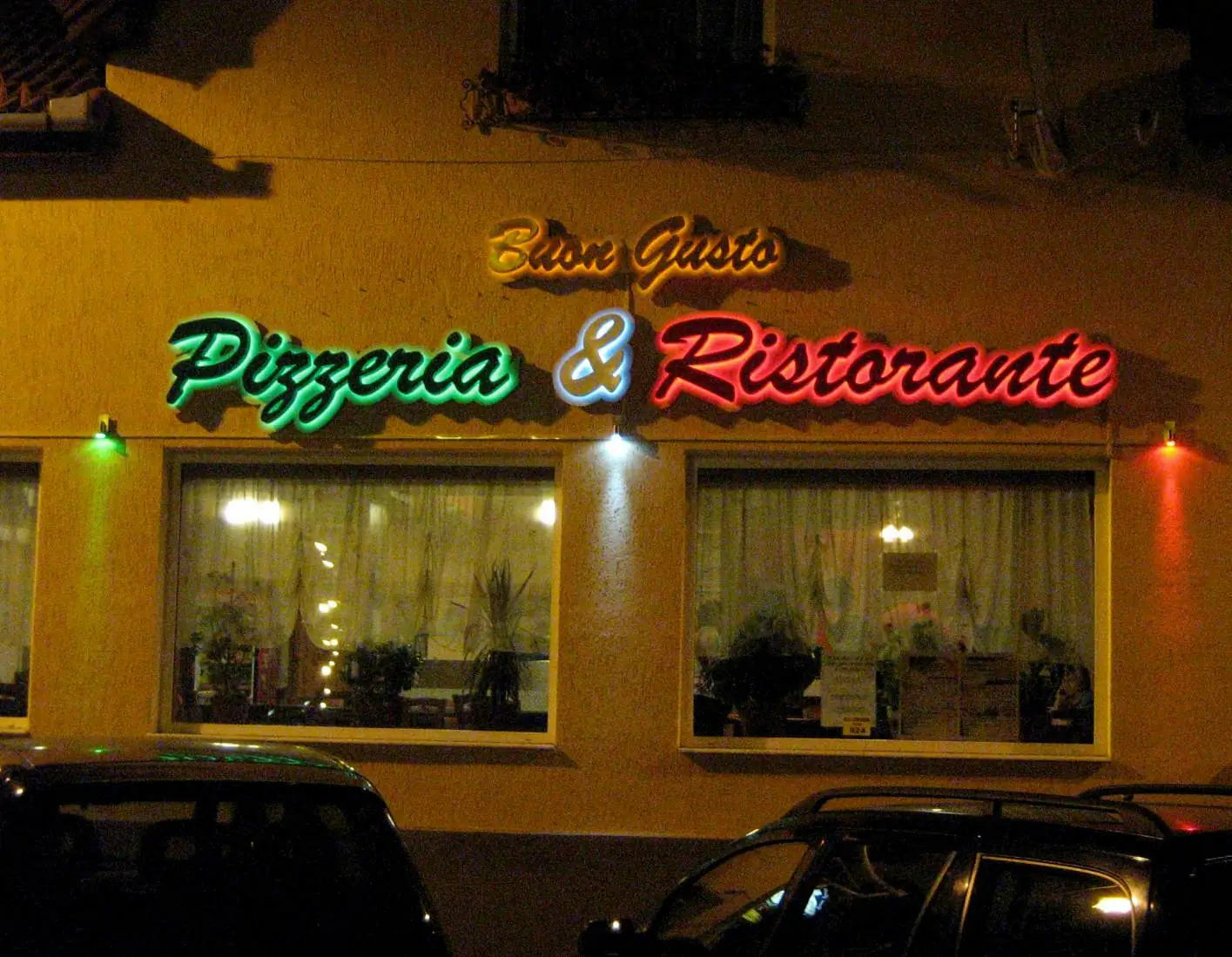 Litere volumetrice luminoase Sibiu pentru restaurant si pizzerie, reclama luminoasa 3D cu iluminare LED