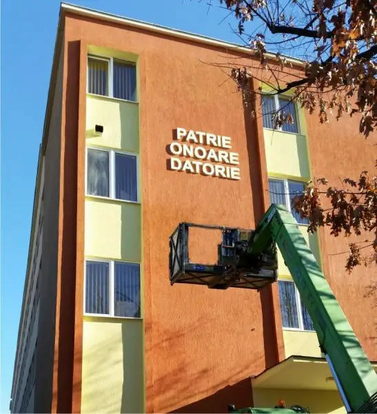 Litere volumetrice Sibiu realizate pentru Armata Romaniei, montaj la inaltime cu nacela si productie profesionala