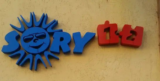 Litere volumetrice din polistiren Sibiu realizate pentru Sory, semnalistica 3D usoara pentru branding interior si exterior