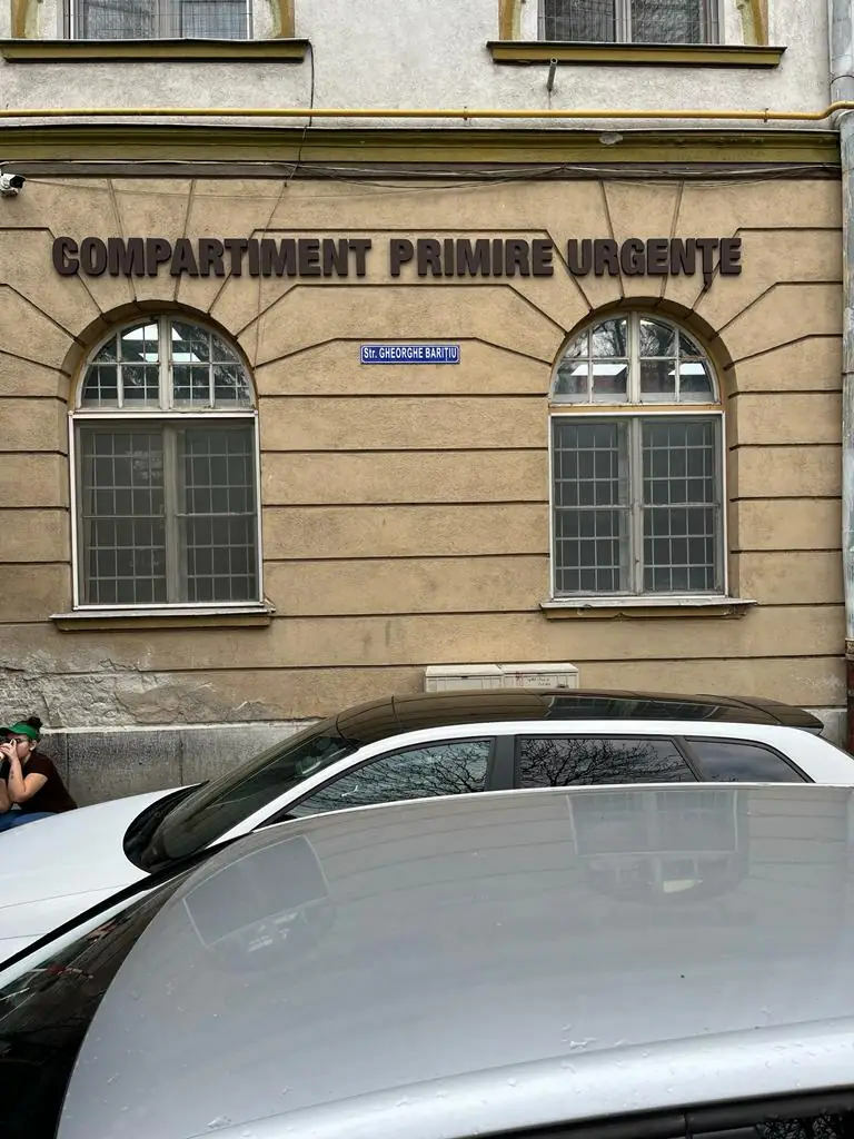 Litere volumetrice Sibiu pentru Compartiment Primire Urgente, semnalistica clara pentru institutii medicale