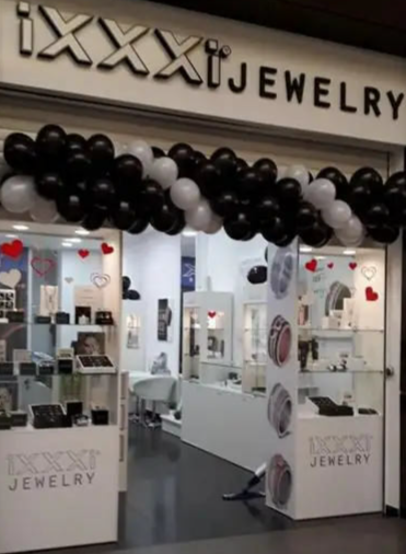 Litere volumetrice Sibiu pentru magazin de bijuterii, logo 3D montat pe fatada interioara